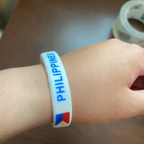 Filipino Flag Bracelet - Picture 2 of 2
